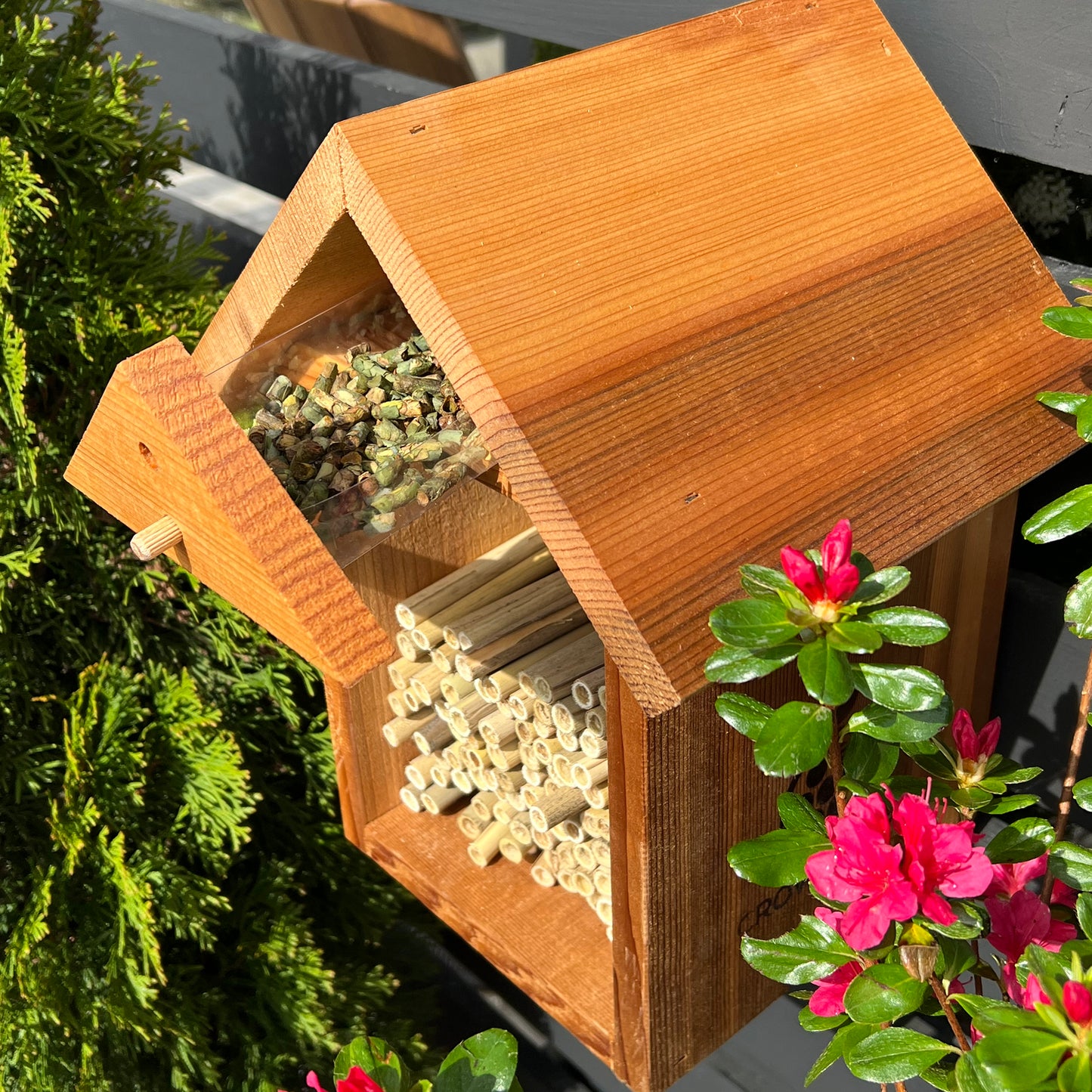 Bee Cocoon Hatchery(TM) - Chalet or Tower